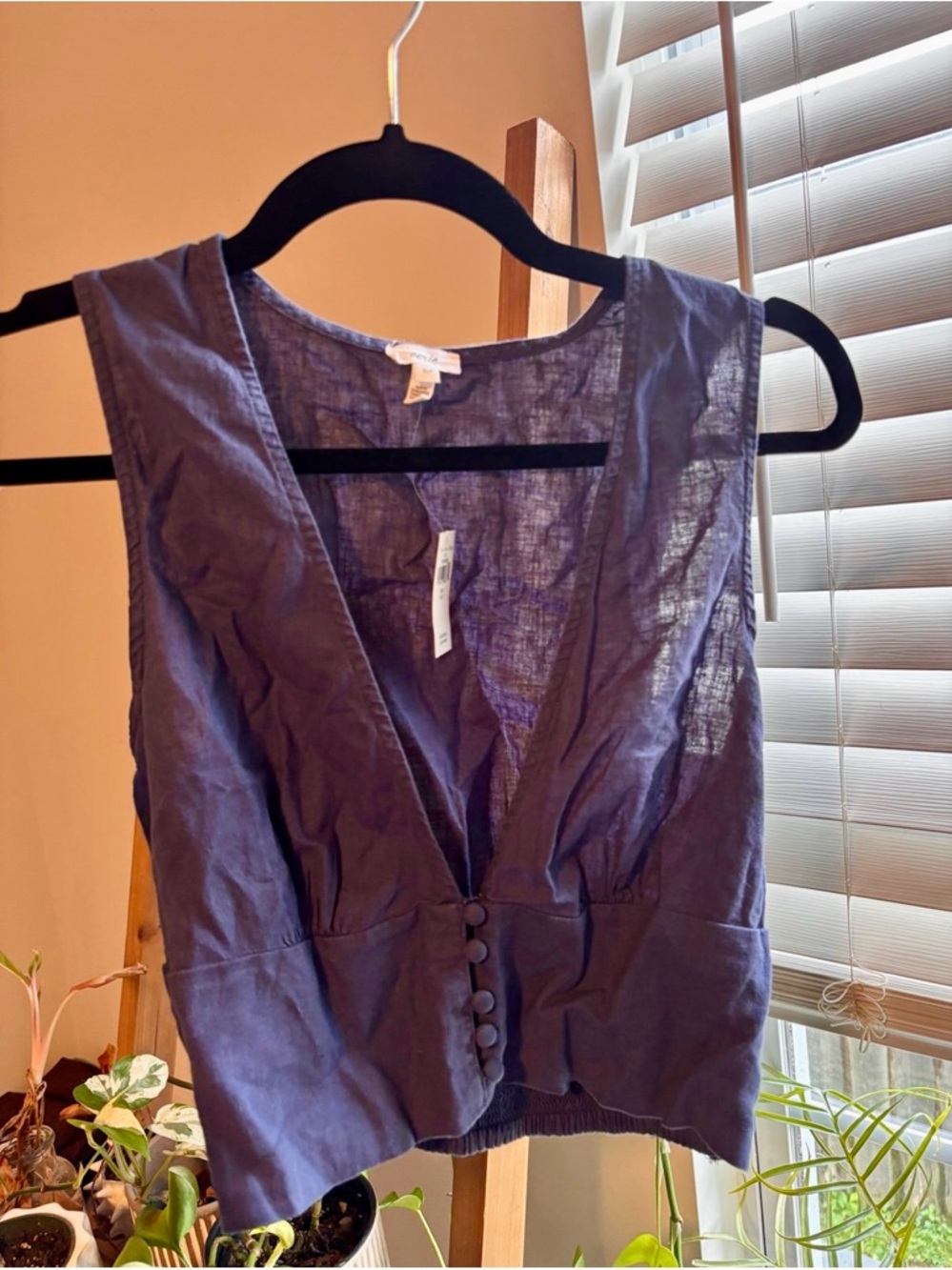 Sleeveless Button-Front Linen Tank in Deep Navy